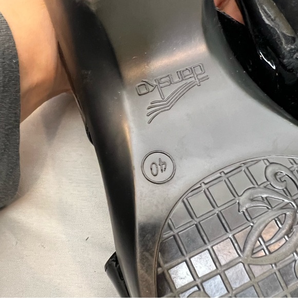 Dansko black patent leather Donna sandals size 40 - Picture 8 of 8